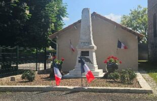 Monument aux morts de St Ciers lors de la cérémonie du 8 mai 2025